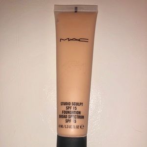MAC studio sculpt foundation